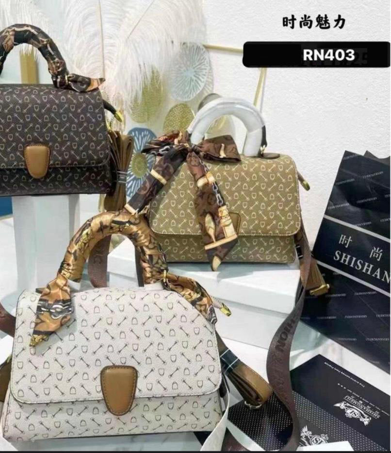 حقيبة ساتشيل مطبوعة مع زر إغلاق وحزام قابل للتعديل
