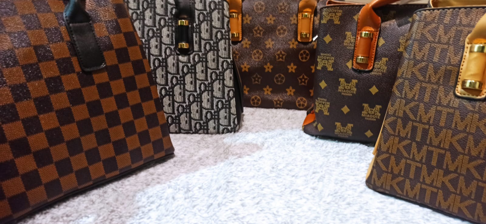 حقيبة كتف أنيقة مطبوعة للسيدات